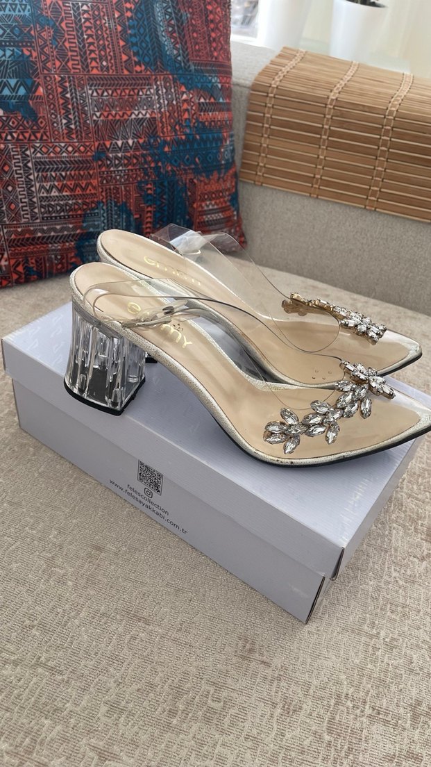 Şeffaf ayakkabı - Görsel 2