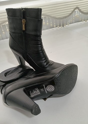 Siyah Deri Tokalı Kadın Topuklu Bot - Görsel 3