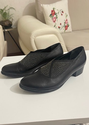 Siyah Gotik Dolgu Topuk Kadın Ayakkabı - Görsel 2