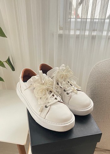 Deri. Dantel Detaylı Beyaz Bağcıklı Sneakers - Görsel 3