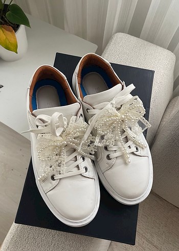 Deri. Dantel Detaylı Beyaz Bağcıklı Sneakers - Görsel 4