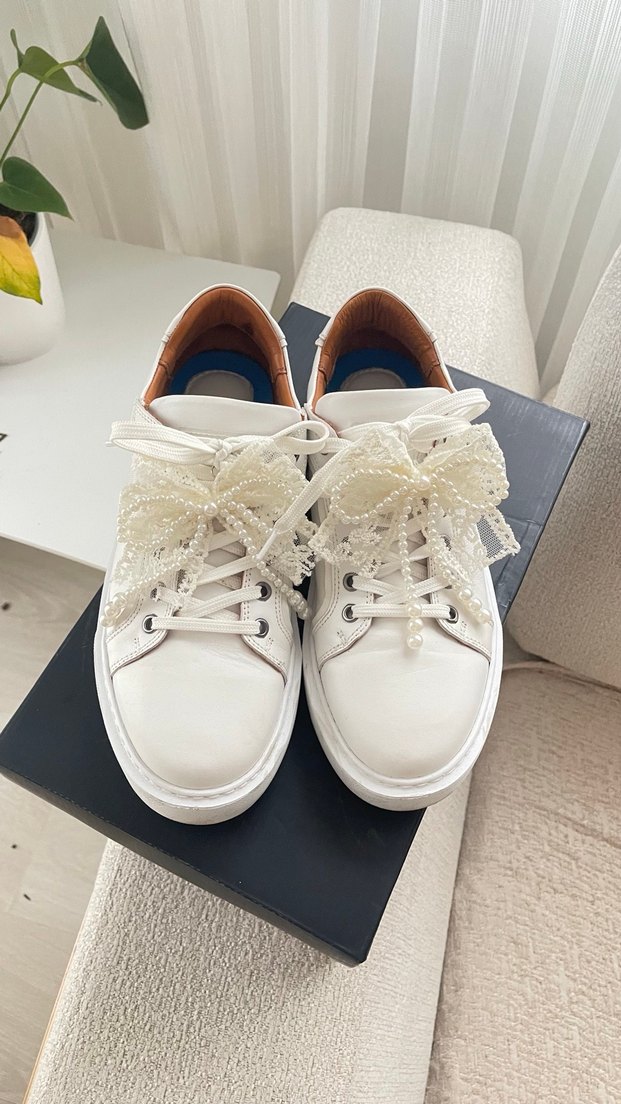 Deri. Dantel Detaylı Beyaz Bağcıklı Sneakers - Görsel 2