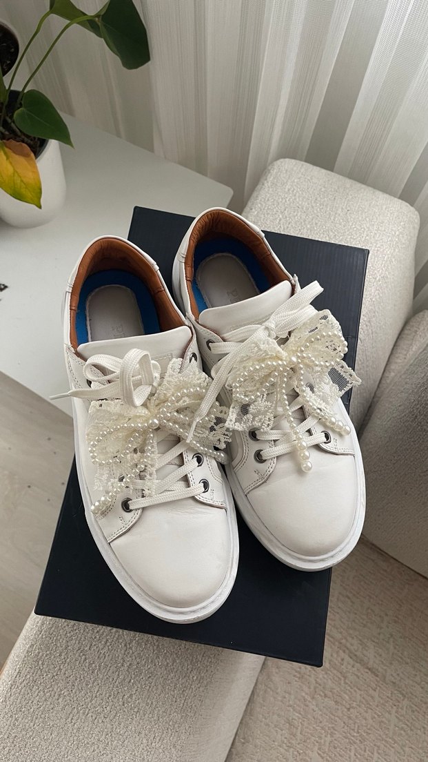 Deri. Dantel Detaylı Beyaz Bağcıklı Sneakers - Görsel 4