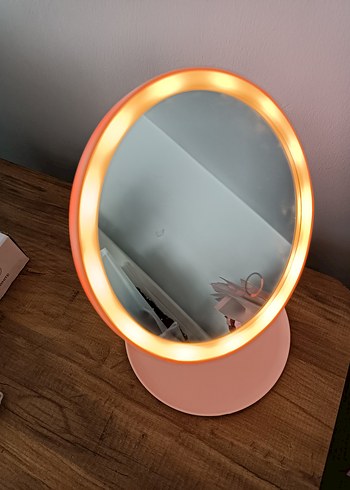 Beden Pembe Oval Masaüstü makyaj Aynası