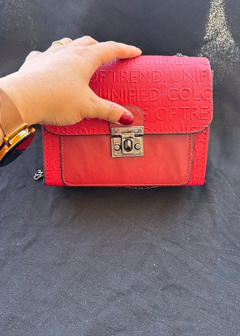 Zincir Detaylı Kırmızı Deri Kadın Çanta - Görsel 7