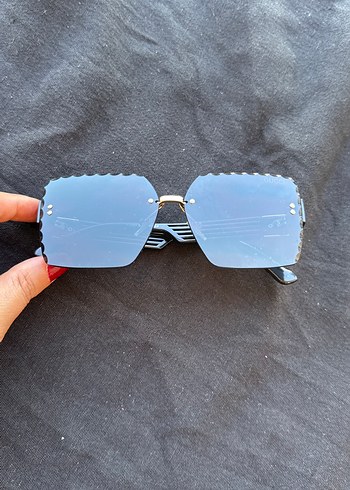 Minimalist Gri Taşlı Kadın Güneş Gözlüğü - Görsel 5