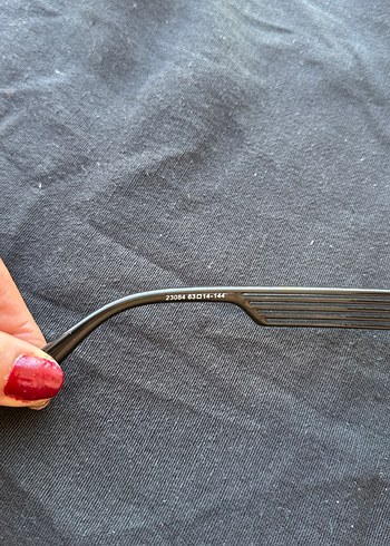 Minimalist Gri Taşlı Kadın Güneş Gözlüğü - Görsel 4