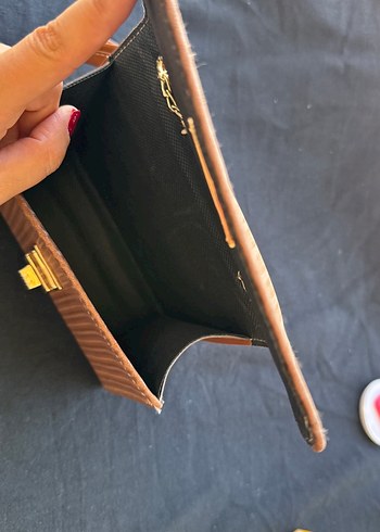 Bej Zincir Detaylı Modern Klasik Kadın Çanta - Görsel 3