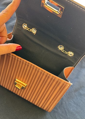 Bej Zincir Detaylı Modern Klasik Kadın Çanta - Görsel 5