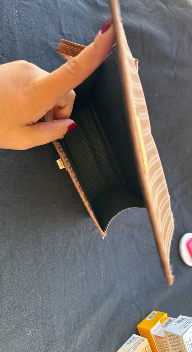 Bej Zincir Detaylı Modern Klasik Kadın Çanta - Görsel 4