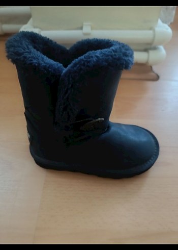 Ugg 28