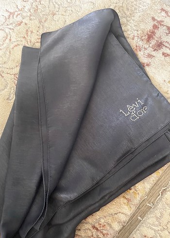 Armine Siyah Parlak Drapeli Kadın Şal