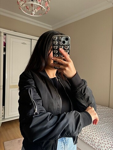 36 Beden Pull and bear siyah bomber ceket