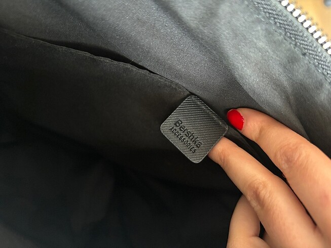  Beden BERSHKA SİYAH KOL ÇANTASI