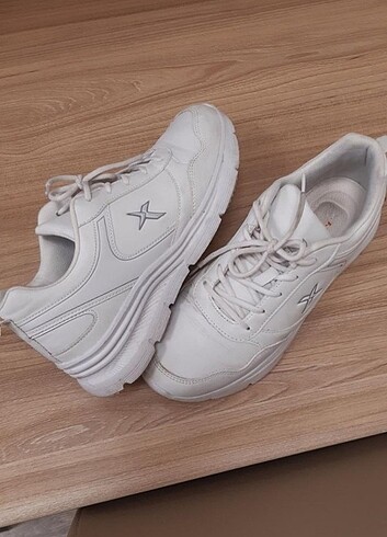 40 Beden Kinetix beyaz spor ayakkabı