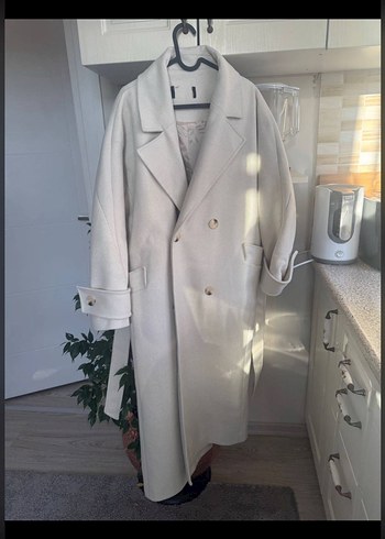Ekru çift düğmeli uzun kaban