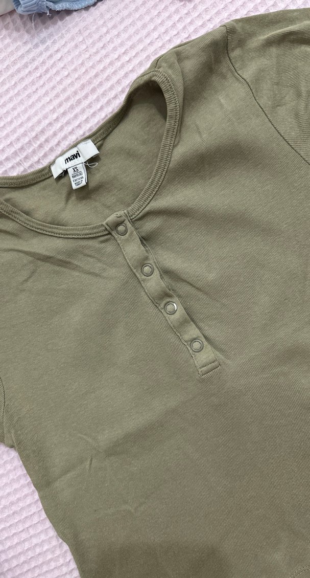 Çıtçıtlı Kısa Kollu top crop - Görsel 5