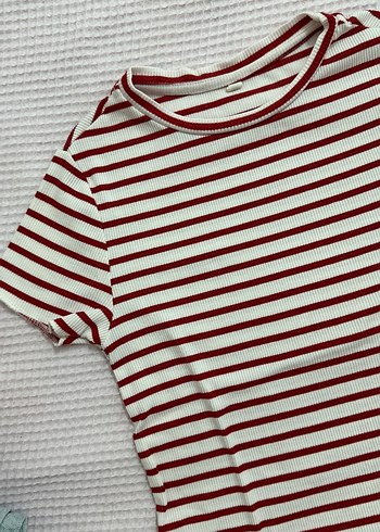 Kısa Kollu Kırmızı Çizgili Kadın Tişört - Görsel 2