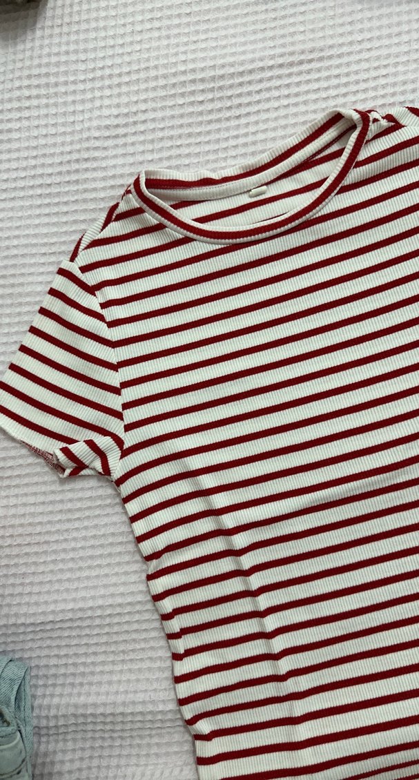 Kısa Kollu Kırmızı Çizgili Kadın Tişört - Görsel 2