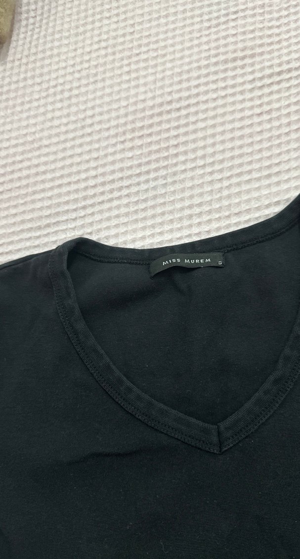 Siyah V Yaka Kısa Kollu Crop Top - Görsel 2