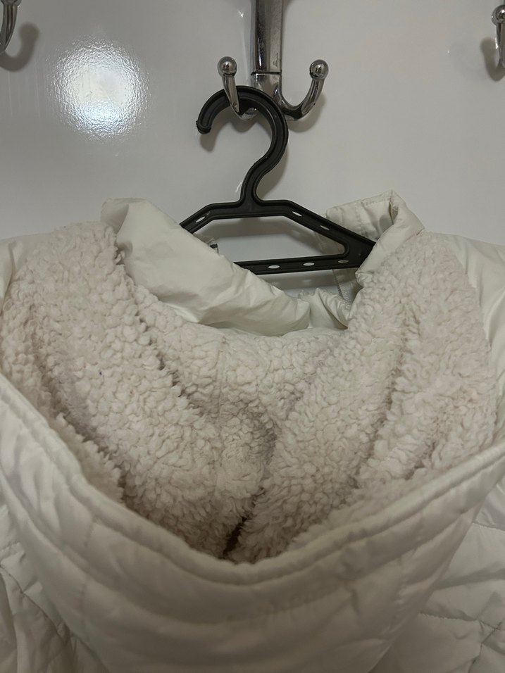 Beyaz Kapitone mont - Görsel 4