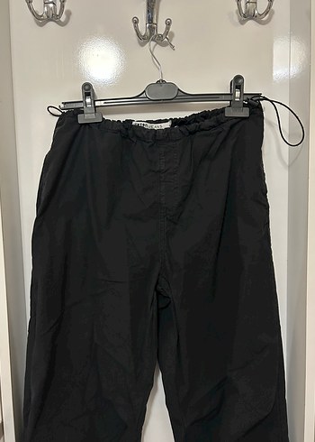 Kadın siyah parasut kumaş pantolon - Görsel 2