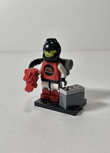 Lego 71046 uzay mini figür M-Tron Powerlifter 