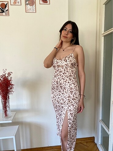 Saten askılı elbise