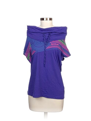 Reebok T-shirt %70 İndirimli.