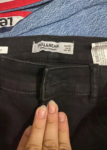 Pull and Bear Kadın Siyah Kemerli Sıkı Kesim Denim Pantolon