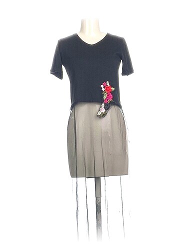 Saten T-shirt %70 İndirimli.