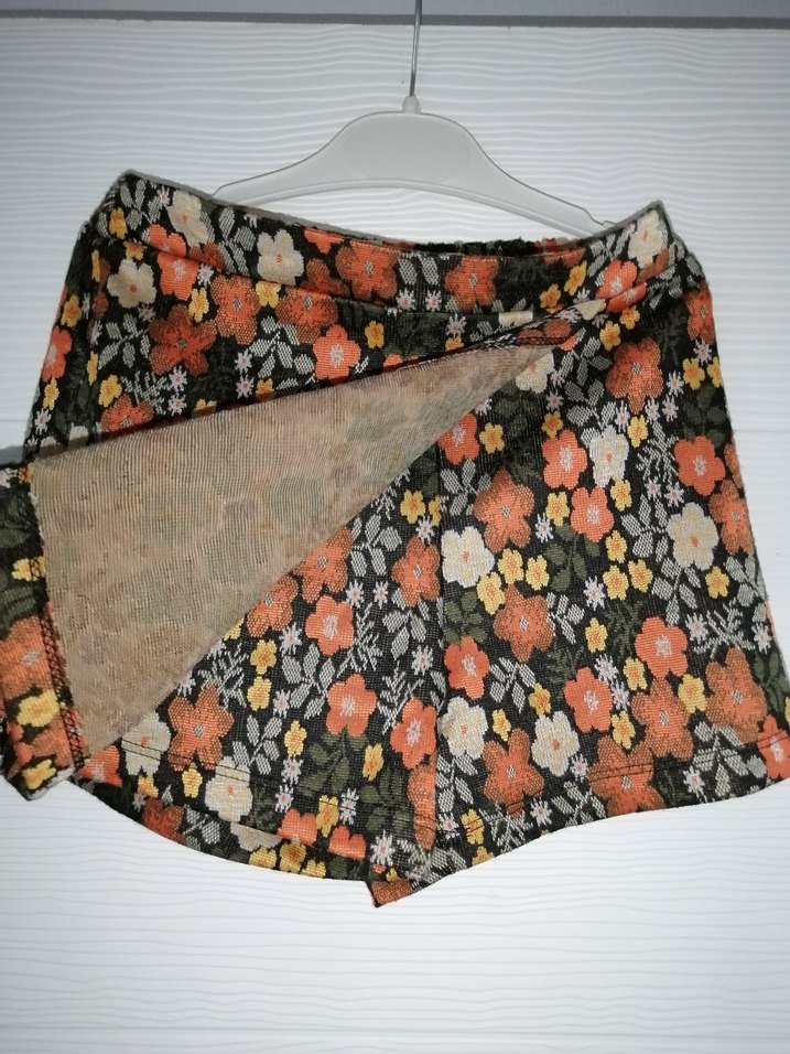 Koton Çiçek Desenli Bohem çocuk Mini Şort etek 7/8 yaş - Görsel 3