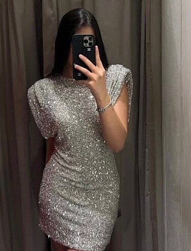 Zara vatkalı pullu elbise