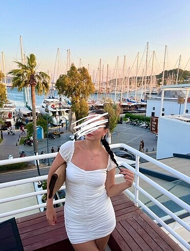 Beyaz kısa elbise