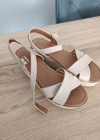 Bej Dolgu Topuklu Kadın Sandalet - Görsel 2