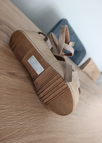 Bej Dolgu Topuklu Kadın Sandalet - Görsel 3