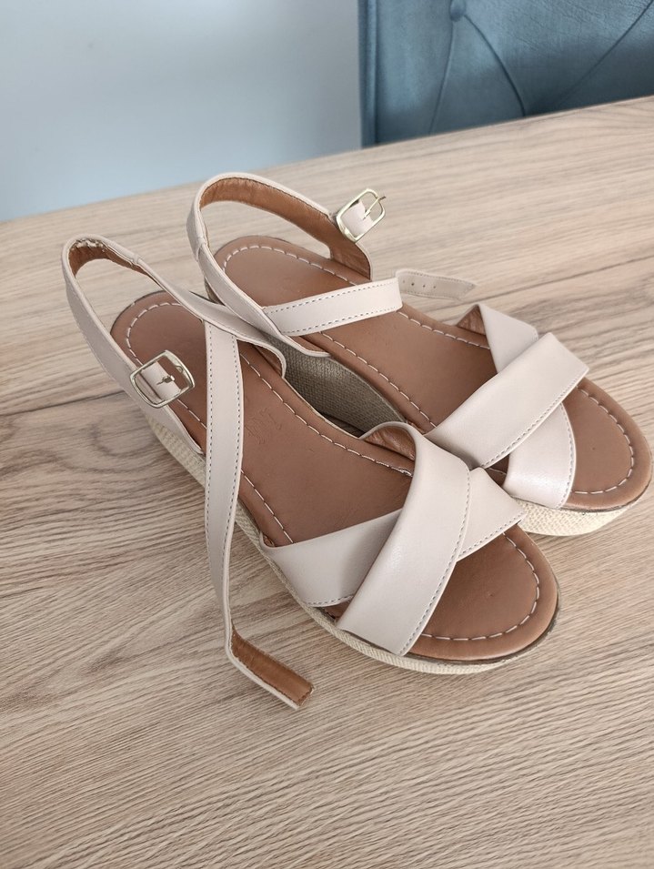 Bej Dolgu Topuklu Kadın Sandalet - Görsel 2