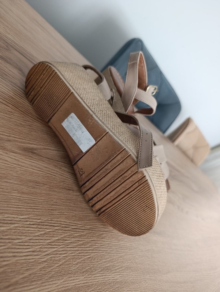 Bej Dolgu Topuklu Kadın Sandalet - Görsel 3