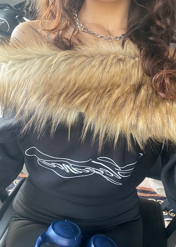 Kürklü vücuda yapışan sweat - Görsel 2