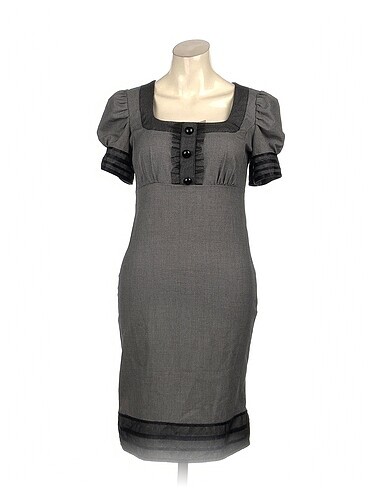PreLoved Kısa Elbise %70 İndirimli.