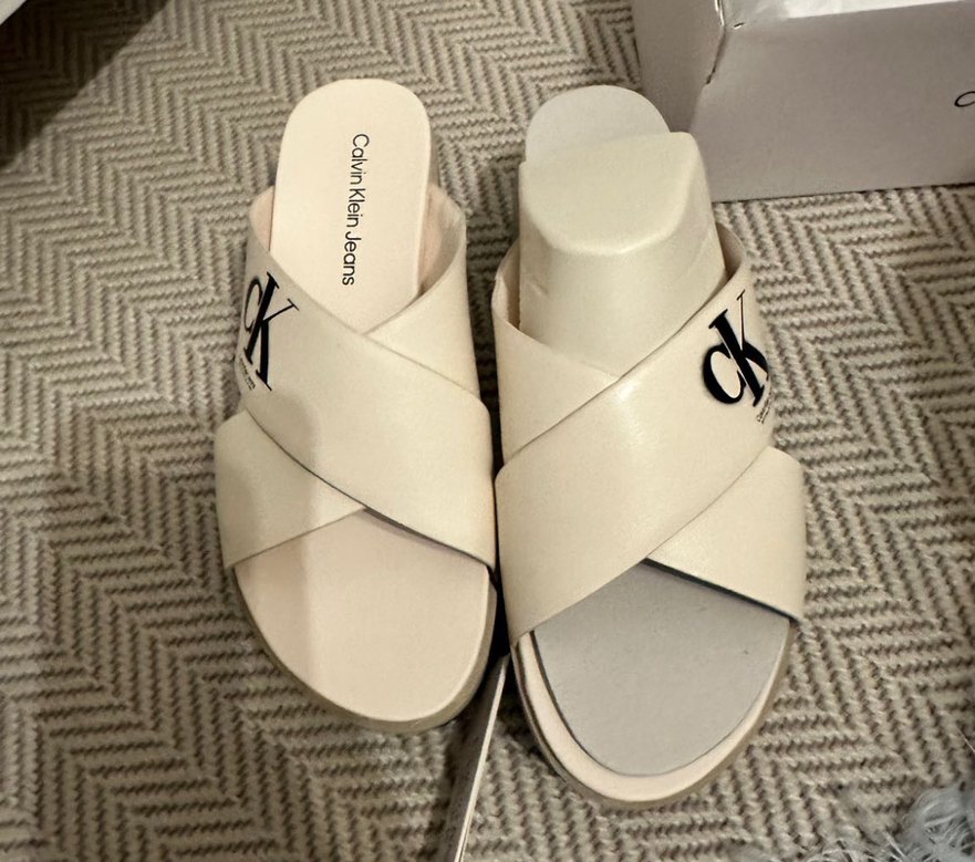 Beyaz Kalın Tabanlı Kadın Terlik - Görsel 2