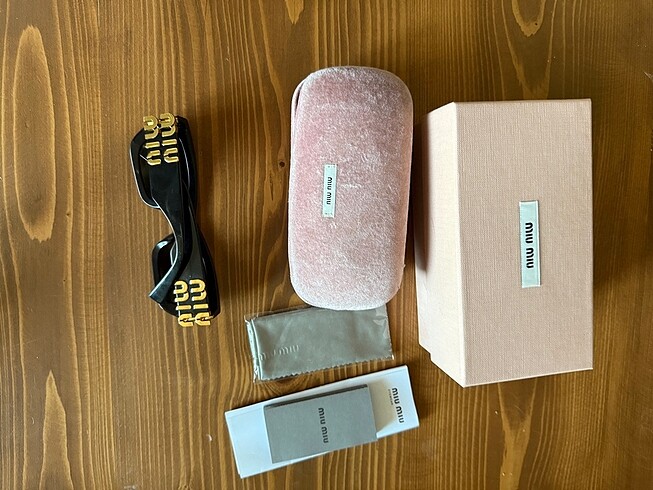 Beden miu miu orjinal siyah cat eye gözlük