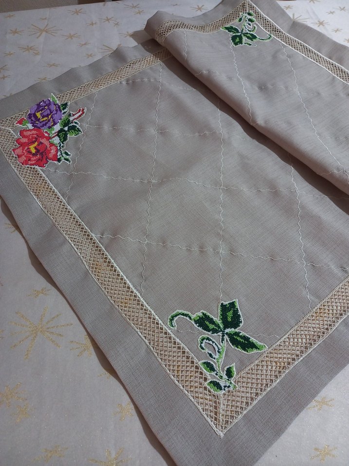 Nakışlı Masa Örtüsü - Görsel 4