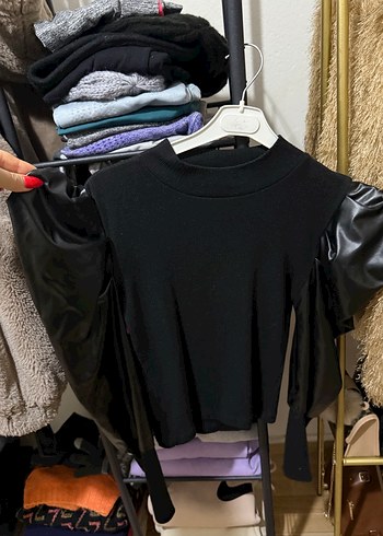 Deri Kollu Siyah Balıkçı Yaka Bluz - Görsel 2