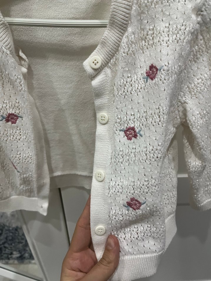 Nakışlı Beyaz Kısa Örgü kız bebek hırka - Görsel 2