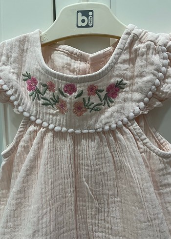 Pembe Nakışlı Fırfırlı Kız Elbise - Görsel 2