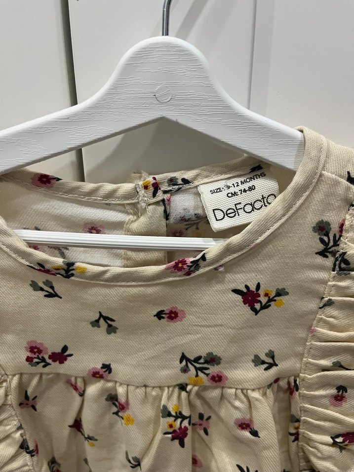 Kız Çocuk Bej Çiçekli Fırfırlı Bluz - Görsel 3