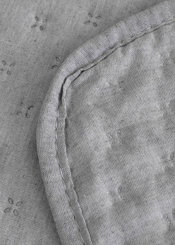 Gri Nakışlı Yatak Örtüsü - Görsel 3