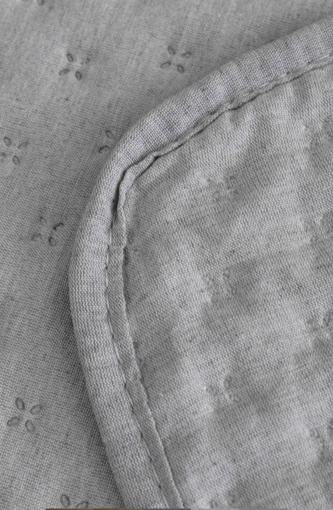 Gri Nakışlı Yatak Örtüsü - Görsel 3