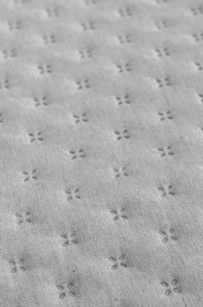 Gri Nakışlı Yatak Örtüsü - Görsel 2